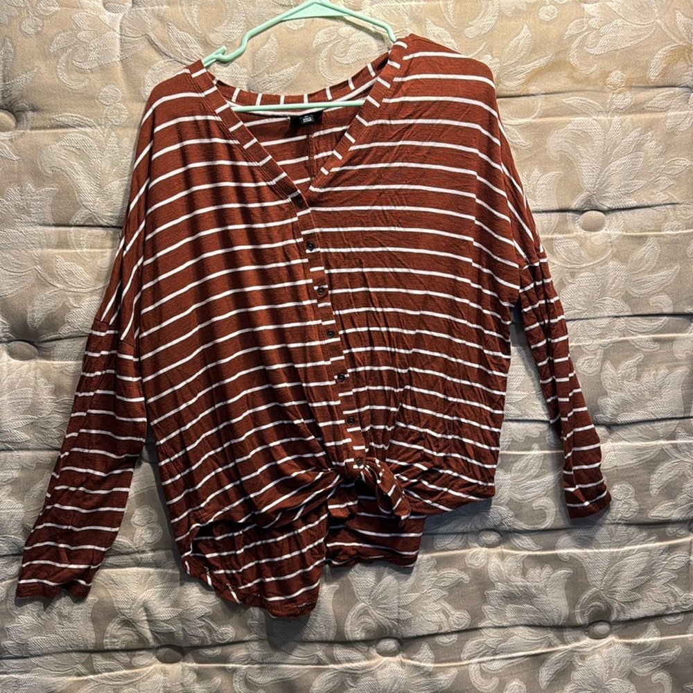 Long sleeve button & tie shirt